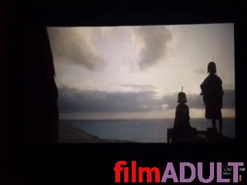 Девушка сделала минет своему парню в кинотеатре - фото 1