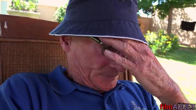 Дед трахнул внучку друга - фото 2