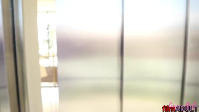 Сочный трах в лифте - фото 12