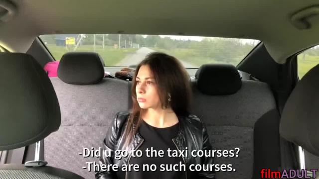Таксист трахнул наглую русскую девушку - фото 1
