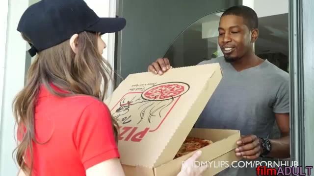 Групповой секс молодой девушки с 5 мужиками - фото 1