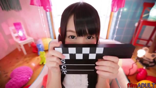 Надевает презерватив ртом - фото 1