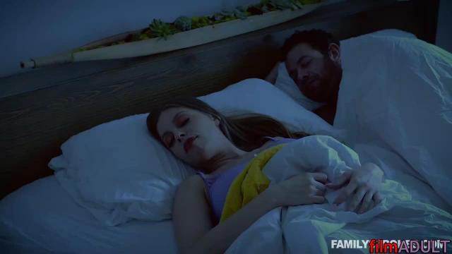 Смотрите как ЖЕНА ТРАХАЕТСЯ С БРАТОМ МУЖА - фото 1