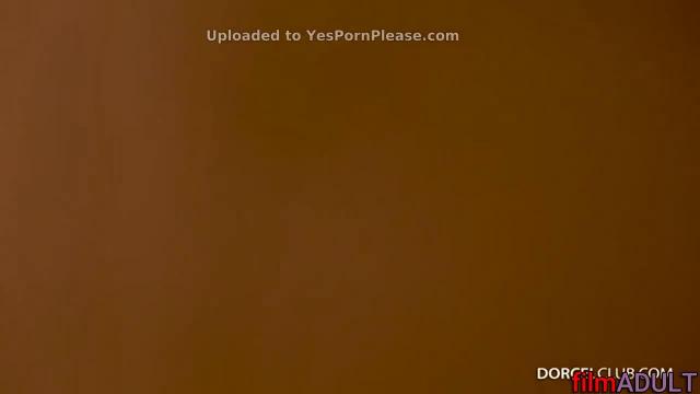 Три девушки и двое мужчин в групповой оргии - фото 5