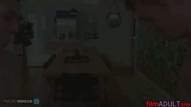 Позвал друга, чтобы трахнуть маму - фото 12