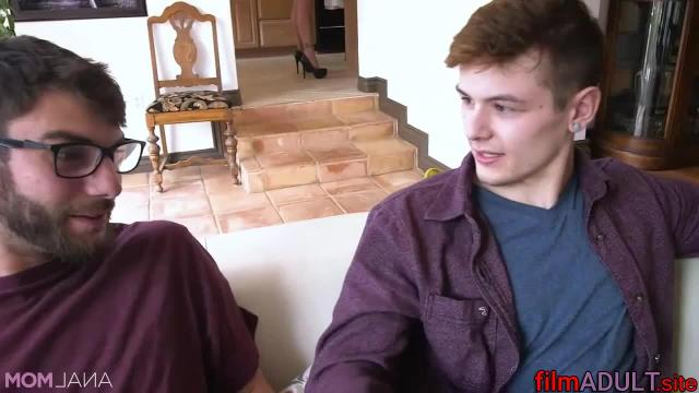 Случай секса с мамой друга - фото 1