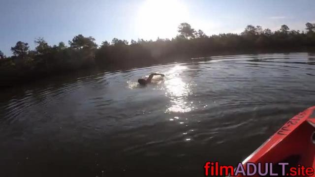 Необычный секс на лодке - фото 11