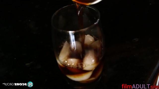 Секс с силиконовой сукой - фото 1