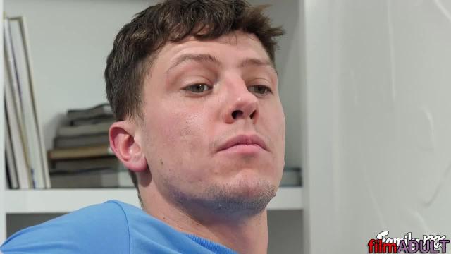 Брат с сестрой устроили секс пока родители на работе - фото 1