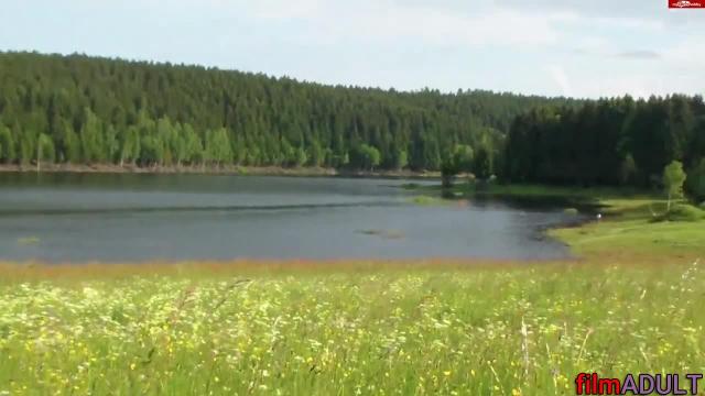 Секс с деревенской красоткой которая любит трахаться в поле - фото 12