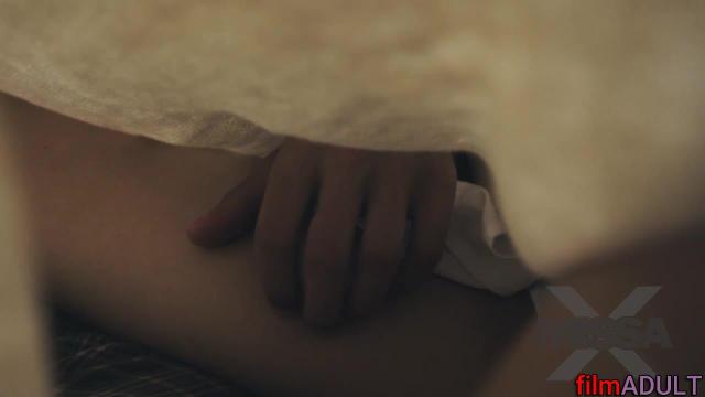 Мать с сыном возбудились друг на друга когда смотрели кино ночью [HD инцест] - фото 2