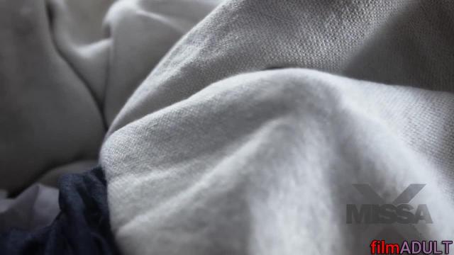 Мать с сыном возбудились друг на друга когда смотрели кино ночью [HD инцест] - фото 5