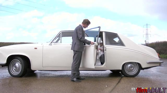 Невеста перед свадьбой решила потрахаться с шафером пока ехала к алтарю - фото 12