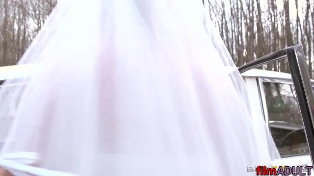 Невеста перед свадьбой решила потрахаться с шафером пока ехала к алтарю - фото 8