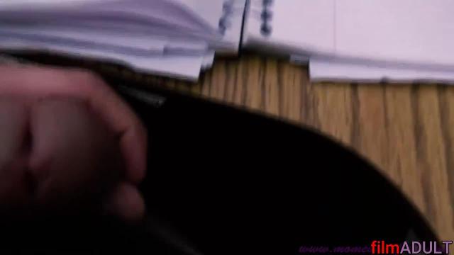 Студент умудрился трахнул учительницу, которая заметила его стояк [HD порно от первого лица] - фото 3