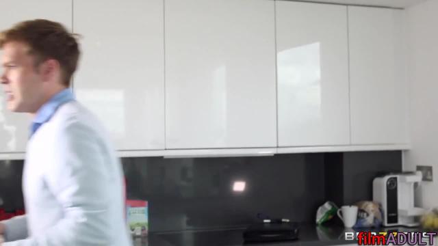 Мать девушки соблазнила парня, чтобы проверить его на верность, которую он не прошел - фото 1