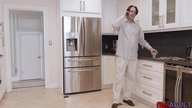 Тетя заметила, как вырос племянник и теперь хочет с ним трахается и делает это - фото 1